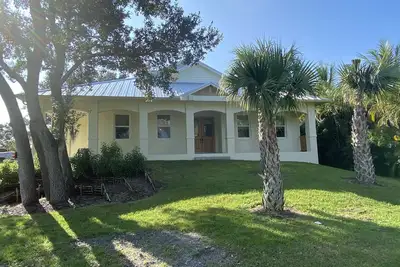 Image de Serene coastal beauty located 1 block off the Indian River.