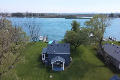Image de The Lake House on McDonald Island - Middle Channel! Boat Access Only!