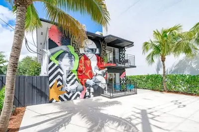 Image de Wynwood Charm 1, Live the art. 1 Free Gated Parking