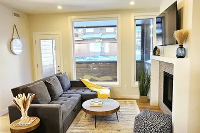 Image de Brand New Cozy Mountain Getaway! - Sleeps 6-8