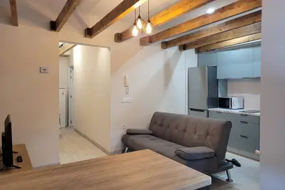 Appartment for 2 people with garage and Wi-Fi. Close to the center of León.