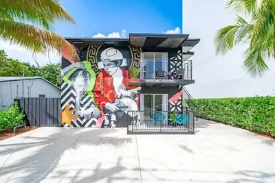Image de Wynwood Charm 2, Live the art. 1 Free Gated Parking