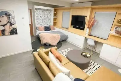 Lady Day’s Hideaway🧡 Downtown Arts district studio