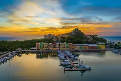 Spectacular condo with an increidble ocean view in New Flamingo Marina