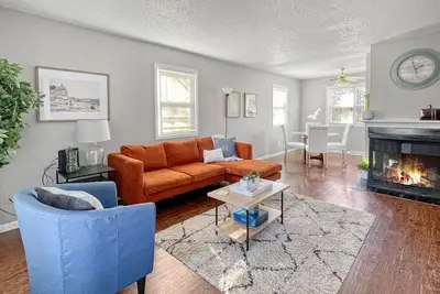 Image de Gorgeous 2br Clive Duplex w/Fireplace