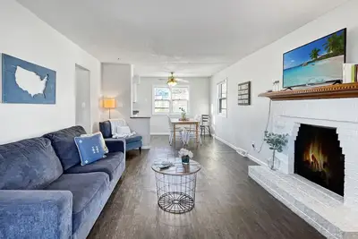 Image de Beautiful Clive 3br Duplex w/Fireplace