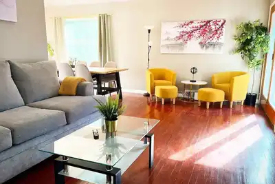 Image de Central Location! 4br &Game room