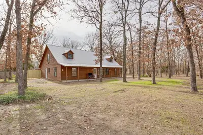Image de Near Lake Fork: Home w/ Fire Pit in Yantis!