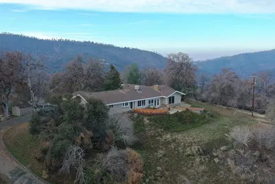 Image de Spacious space on top of mountain. Close to Yosemite and Bass lake.