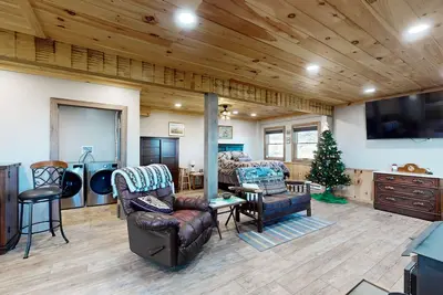 Image de Cozy home with deck, patio & sweeping pastoral views, near Keuka Lake