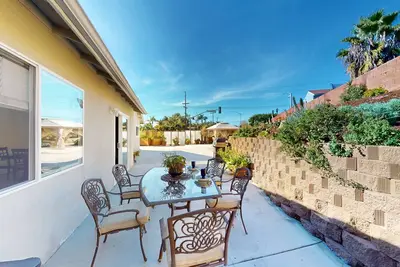 Image de Spacious, retreat with a large patio, central Ac, & washer\/dryer
