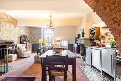 Image de Spacious Apartment with Gorgeous Garden in the Heart of a Tuscan Town