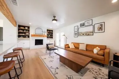 Lux, Pet-Friendly ~Richardson Home~