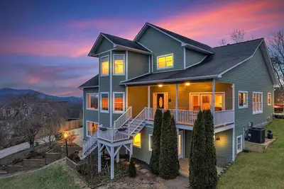 Image de 7br Asheville Mansion, Views, Pool, Full Spa, Hot Tub, Gameroom - close to DownT