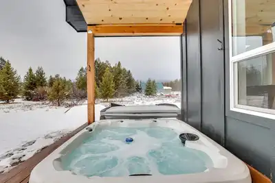 Image de Family-Friendly Donnelly Home w/ Private Hot Tub!