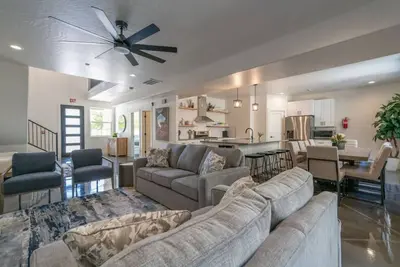 Image de The Latitude Adjustment: Uncover your perfect escape.