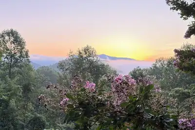 Image de Charming Bear: Secluded Mountain Cabin w/ Firepit, Views, 2 Living Areas & Pets!