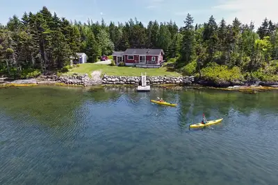 Image de Sunset Ocean Cove Waterfront Cottage - 10 mins from Lunenberg, great restaurants