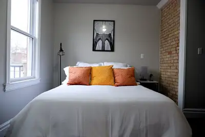 Image de Central London - Clean, Modern & Comfortable. Downtown w/ Free Parking & Wi-Fi