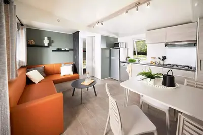 Homeflower Premium 35m2 (3 Schlafzimmer) + überdachte Terrasse 6 Personen