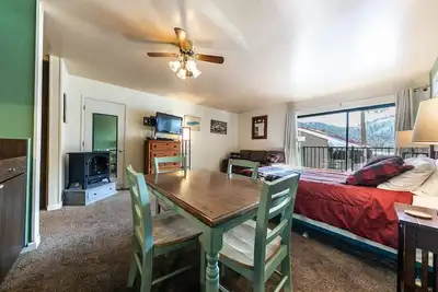 Image de Cozy Studio w/Partial Lake view #224 at Donner Lake Village