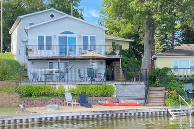 Image de Beautiful 4 season, 3 bd, 2. 5 bath, private beach. Ac. Pontoon available.