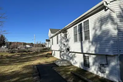 Image de Cozy home 5 minutes to shopping center, Hc college, 2 kitchens, 2 living rooms