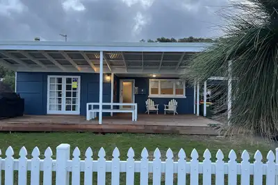 Image de Recently renovated Beach house Close walk to shops, pubs and beach. \n