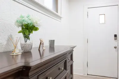 Image de Updated Modern Flat. Hosts 7