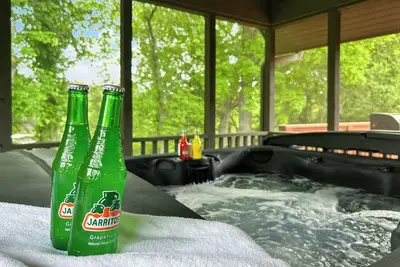 Image de Riverfront Bliss- Private River Dock, Hot Tub & Two King rooms!
