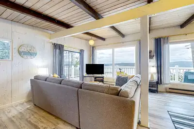 Image de Eagle's Oceanview - Oceanfront home near public boat launch with beautiful views