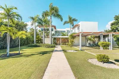 Image de Luxury 6br villa w pool/maid at Yarari