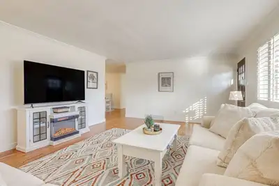 Image de 14 Mi to Denver Zoo: Pet-Friendly Arvada Home