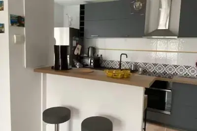 Image de Agréable appartement avec balcon, vue sur la mer, piscine sécurisée sur place.