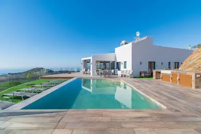Image de Villa de luxe au cœur de la Costa Tropical avec piscine à débordement