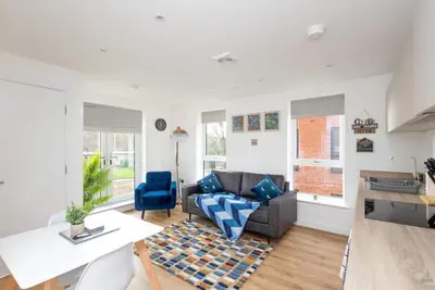 Image de 2 Bed 2 Bath | Parking | Ev Plug | WiFi | En-suite's | Master King Size Bed