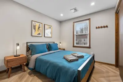 #29 - Modern 5 Bedroom/2 Bath