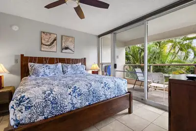 Image de Beautiful Modern Remodeled Maui Banyan