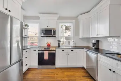 Image de Prime West Hartford Center: Timeless Charm