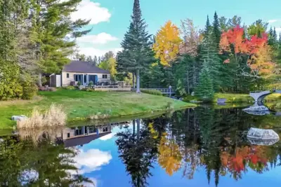 Image de Luxe Cottage :: Private Pond & Island