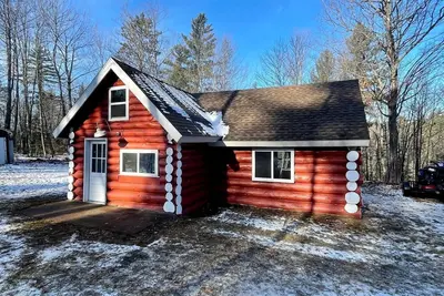 Image de Sweitzer Creek Off-Grid Cabin