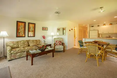 Image de Tropical Escape | Ground Floor | Lanai | A/C | Walk to Kamaole Beach