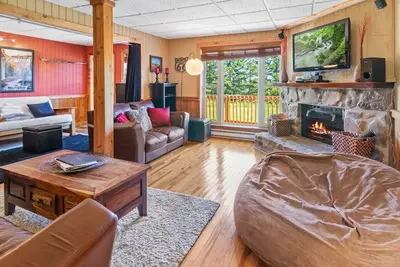 Image de Lb105b Cozy Condo Sleeps 6 WiFi Gated Parking Nice