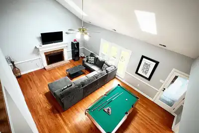 Image de Luxury House Perfect for Family Wknd! Game room!