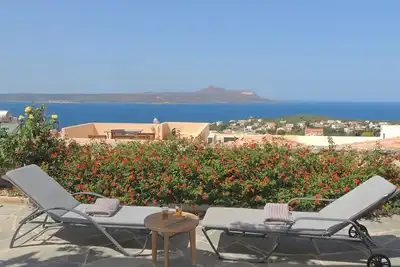 Image de 2 bedrooms, panoramic views, shared pool. Walking distance to beach & tavernas.