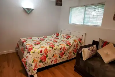 Image de cozy house parking private Montreal\n\n