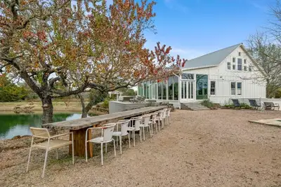 Image de Round Top entertainer's oasis w/Pool, Pond & more!