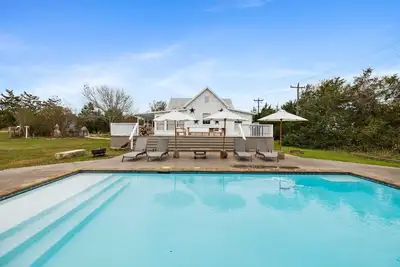 Image de Round Top charm w/Pool and outdoor dining