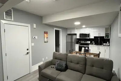 Image de Two Bedroom House Near Southgate Mall. Pet-Friendly!