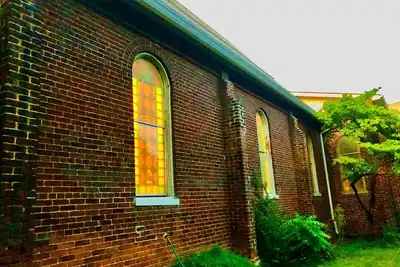 Image de Stained Glass Glow! 5 min 2 Douthat, King Bed, Fireplaces, Hiking, Arts